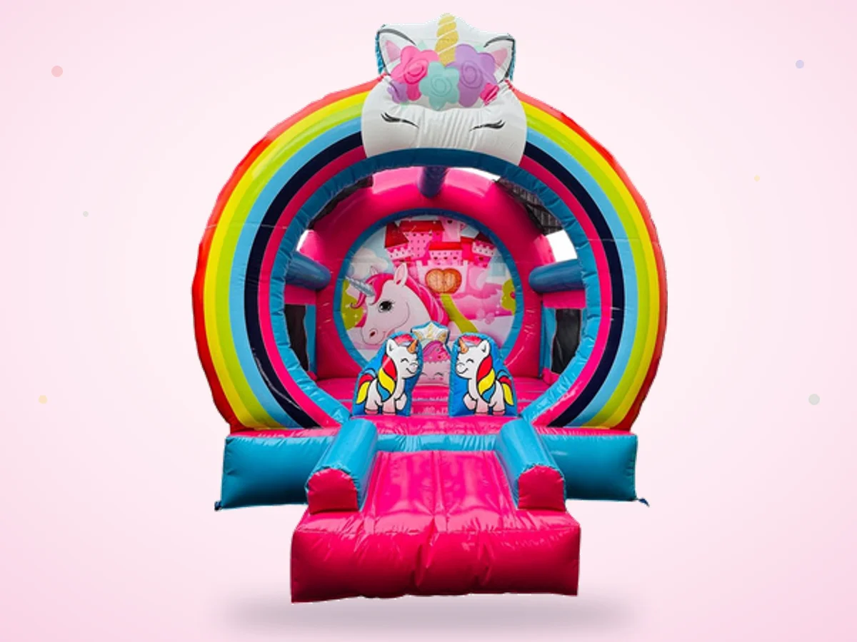 Inflable de unicornios con arcoíris en tonos rosas